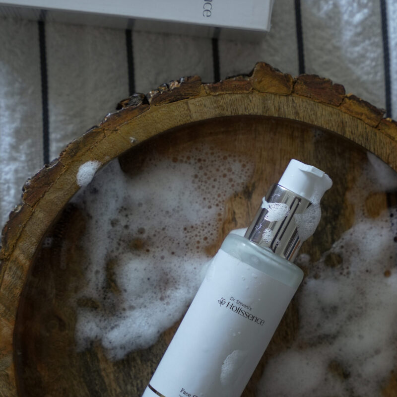 Holissence Face Cleanser